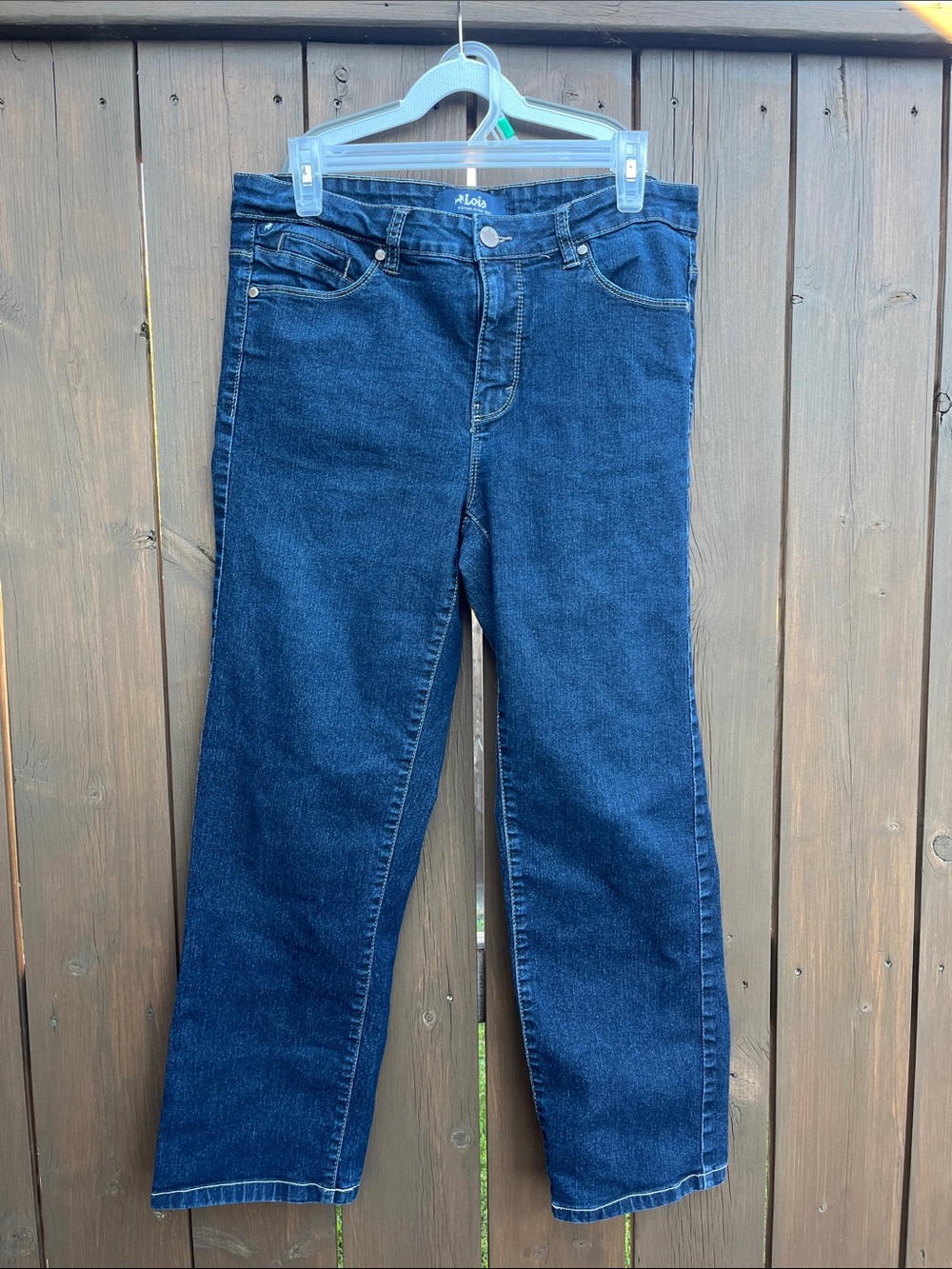Lois Women's high-rise dark wash Straight-Leg Jeans. 32 waist. Short leg.